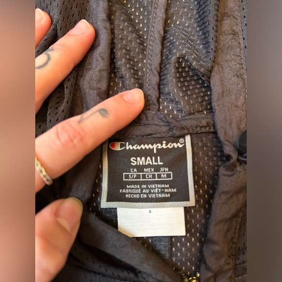 Champion Women’s mesh hooded windbreaker - Picture 5 of 6